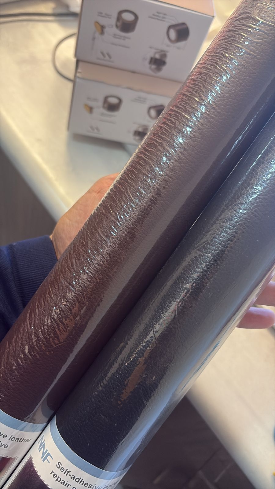 Forro Adhesivo Reparador de Cuero – Restauración Rápida de Muebles